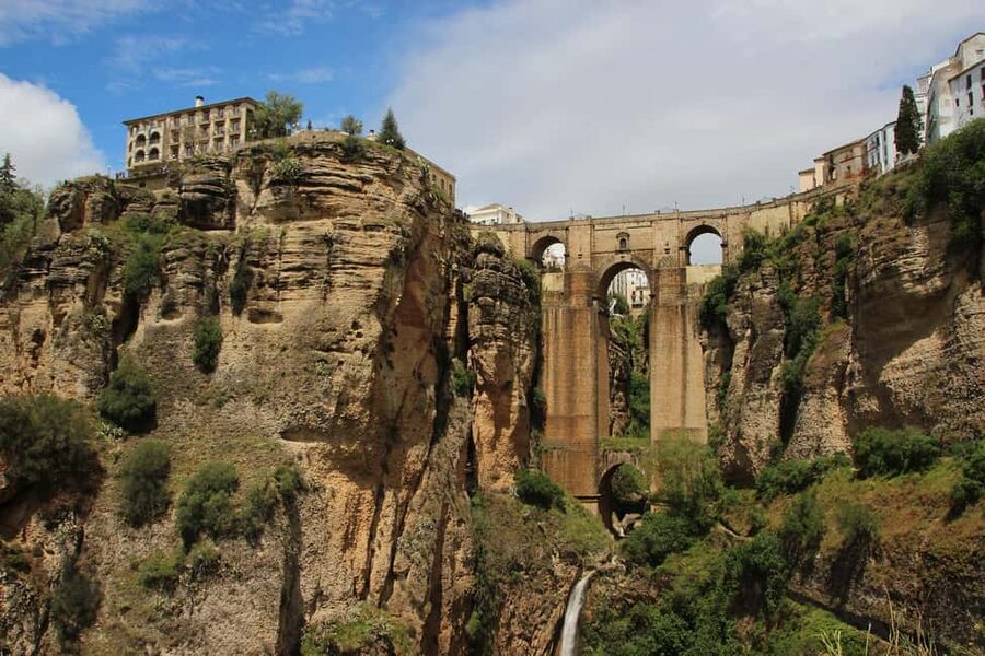 From Malaga: Ronda y Setenil de la Bodegas Day Trip by coach - Who should book this day trip?