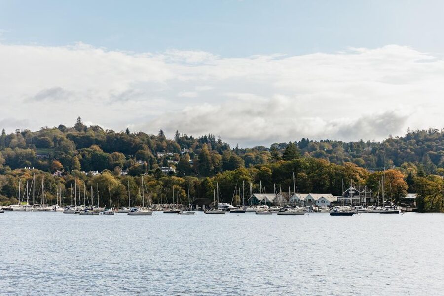From Manchester: Lake District Bus Tour & Windermere Cruise - Grasmere, gingerbread, and Wordsworth