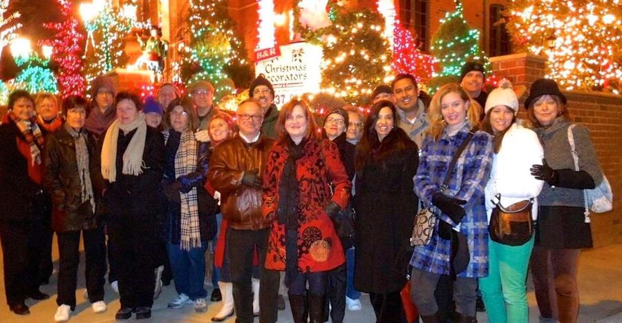 From Manhattan: 4-Hour Christmas Lights Luxury Bus Tour - Manhattan by bus: Lower Manhattan, Chelsea, and the West Village