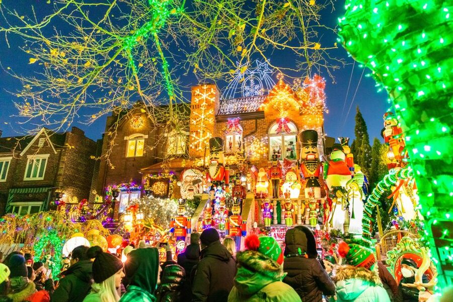 From Manhattan: 4-Hour Dyker Heights Holiday Lights Bus Tour - Why Dyker Heights is worth the ride from Manhattan