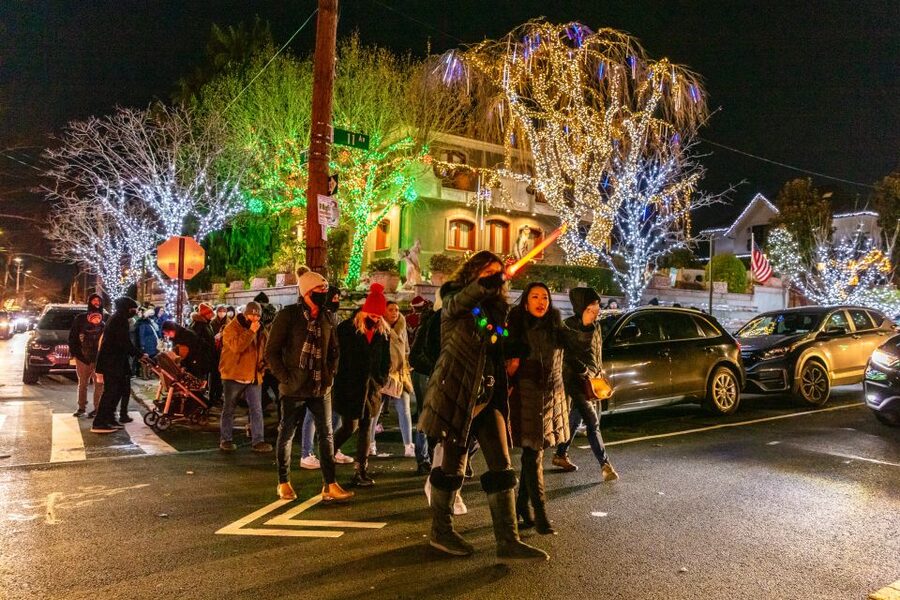 From Manhattan: 4-Hour Dyker Heights Holiday Lights Bus Tour - The guides and the feel of the group