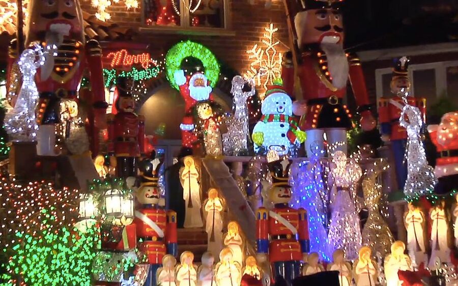From Manhattan: Dyker Heights Lights & Skyline Tour - Starting at Times Square and crossing to Brooklyn