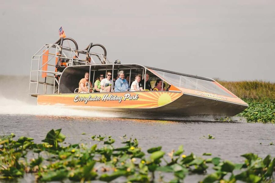 From Miami: Everglades, Wildlife Show, & Hop-on Hop-off Tour - Digital commentary and language choices