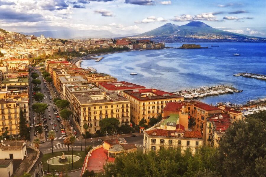 From Naples: Half-Day City Walking & Bus Tour Gulf of Naples - The guide makes the difference