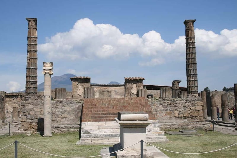From Naples: Pompeii and Vesuvius by Bus - The strongest part: reliable organization