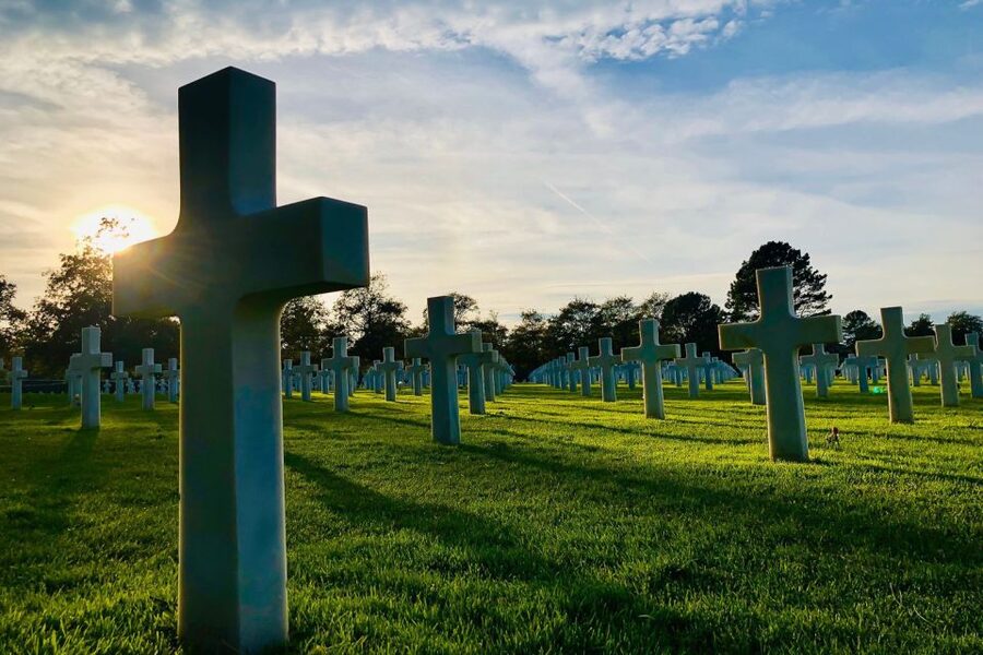 From Paris: Normandy Landing Beaches D-Day Tour by Minibus - Omaha Beach in 45 minutes