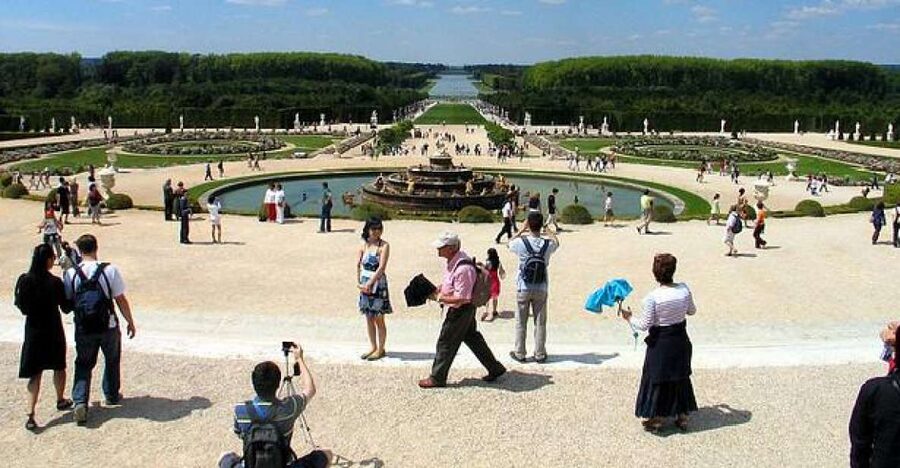 From Paris: Versailles Guided Tour by Deluxe Minibus - The Hall of Mirrors Without Losing the Group