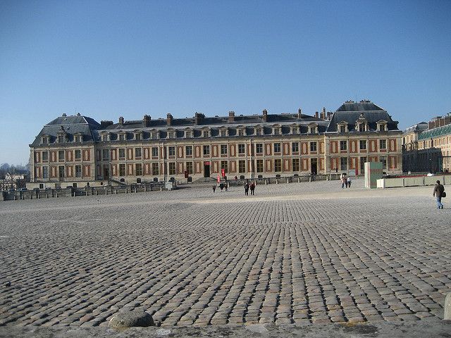From Paris: Versailles Guided Tour by Deluxe Minibus - Entering the Palace Through the Main Highlights