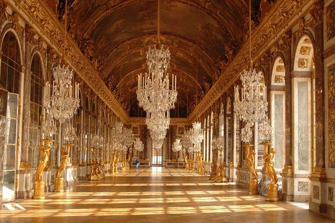 From Paris: Versailles Palace Guided Tour with Gardens Access - Inside the palace: what the 1 hour 50 minutes covers