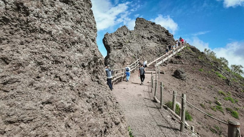 From Pompeii: Mount Vesuvius with bus, ticket and audioguide - Why a bus from Pompeii makes sense