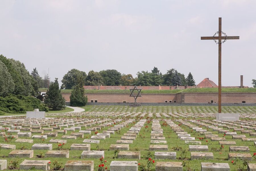 From Prague: All-inclusive Bus Tour to Terezin Memorial - The Small Fortress and its prison rooms