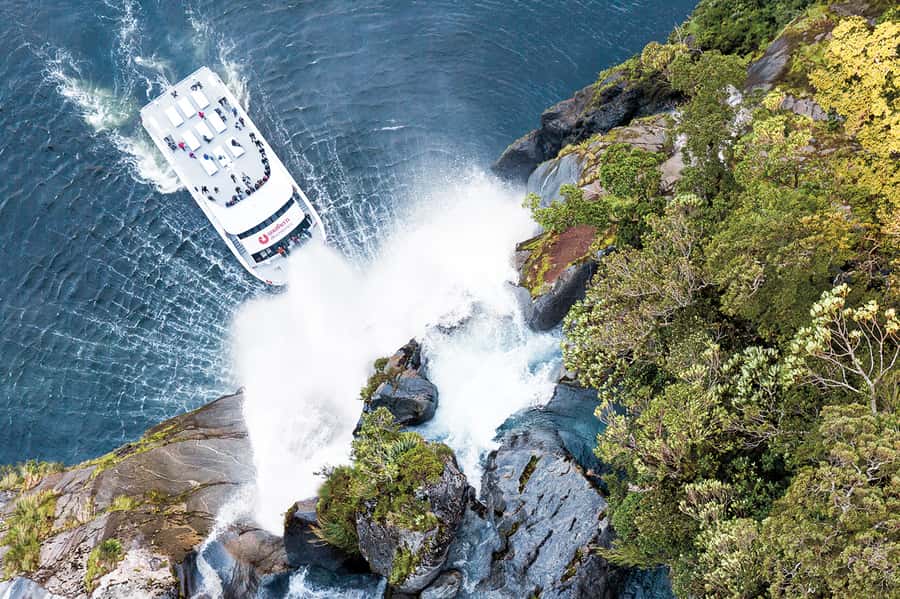 From Queenstown: Milford Sound Day Trip on Premium Coach - Starting at St Omer Wharf in Queenstown