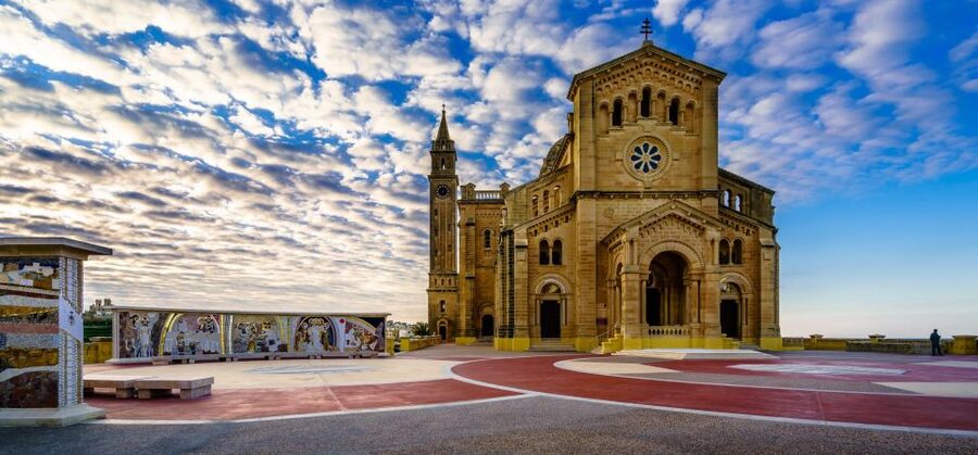 From Sliema: Gozo, Comino & The Blue Lagoon Boat & Bus Tour - Victoria and the Citadel in 75 minutes