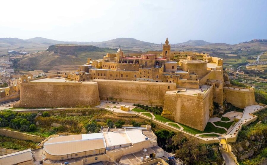 From Sliema: Gozo, Comino & The Blue Lagoon Boat & Bus Tour - Cruising past the Comino caves