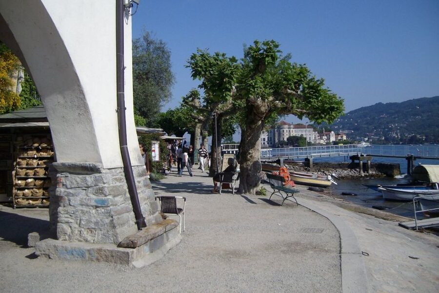 From Stresa: Isola Pescatori Hop-On Hop-Off Boat Tour - Visiting the Church of San Vittore