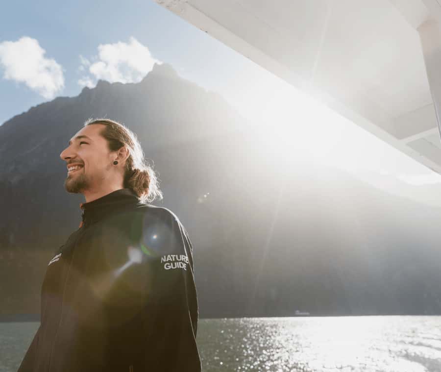 From Te Anau: Milford Sound Extended Cruise and Coach Tour - Waterfalls, seals, dolphins, and penguins