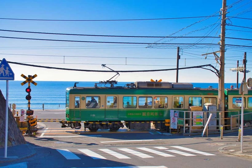 From Tokyo: Kamakura, Great Buddha, and Enoshima Bus Tour - Tsurugaoka Hachimangu and the samurai past