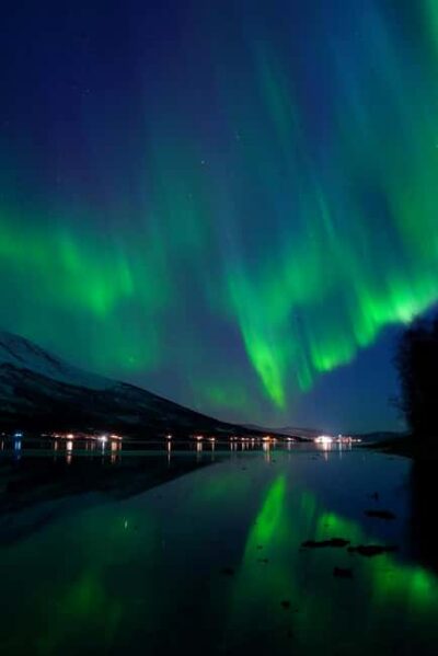 Aurora Bus Tour with Snacks, Photos, and Drinks