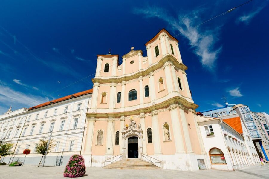 From Vienna: Guided Tour to Bratislava with Speed Boat Ride - Practical Advice Before You Go