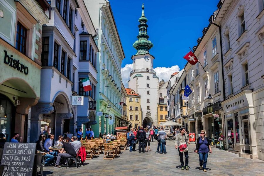 From Vienna: Roundtrip Bus to Bratislava with Walking Tour - A one-hour introduction to Bratislava