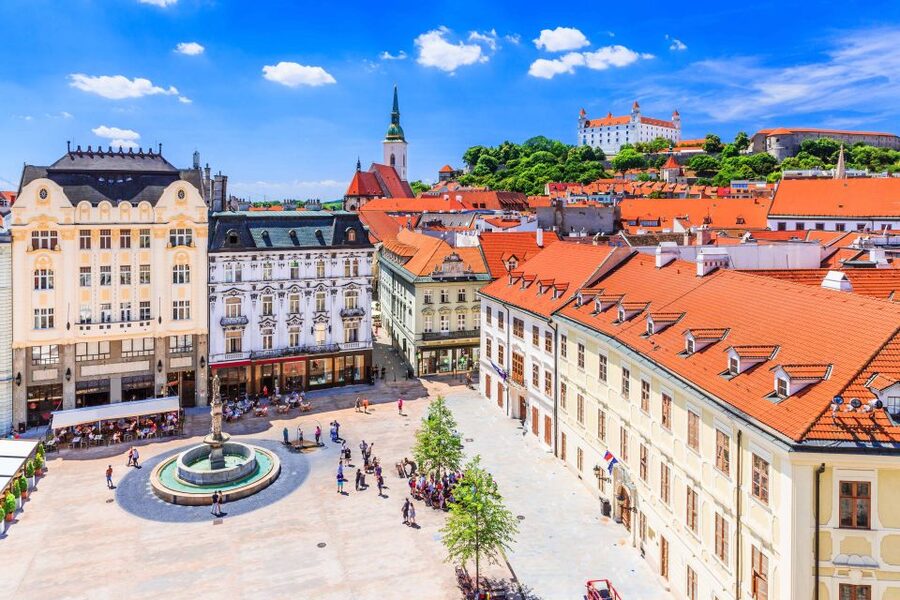 From Vienna: Roundtrip Bus to Bratislava with Walking Tour - Leaving Vienna from Wien Hauptbahnhof