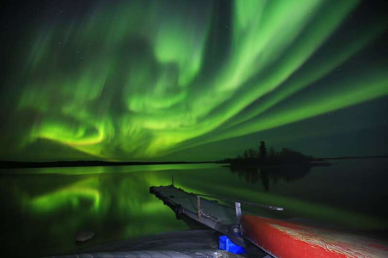 From Yellowknife: Northern Lights Bus Tour with Photos - Key points at a glance