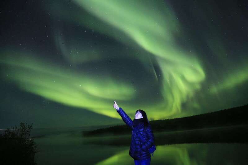 From Yellowknife: Northern Lights Bus Tour with Photos - The bus, drinks, and cold-weather reality