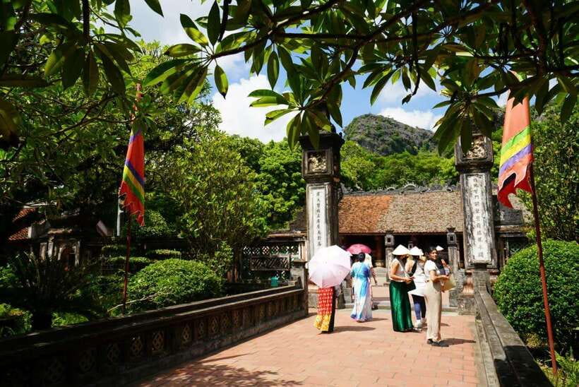 Full Day Hoa Lu - Tam Coc - Mua Cave/Buffet/Tour Guide/Bus - Transport, pickup, and the shape of the day