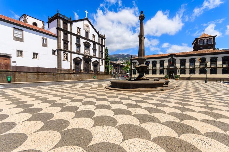 Funchal: Hop-On Hop-Off Bus Tour - Cabo Girão and the glass-floored viewpoint