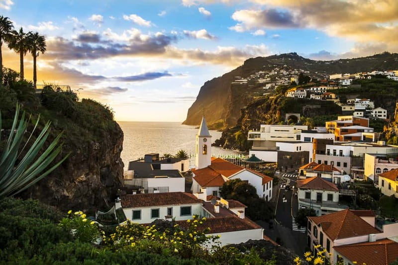 Funchal:Hop-on Hop-off Bus & Whale & Dolphin boat Excursion - Câmara de Lobos and the western waterfront