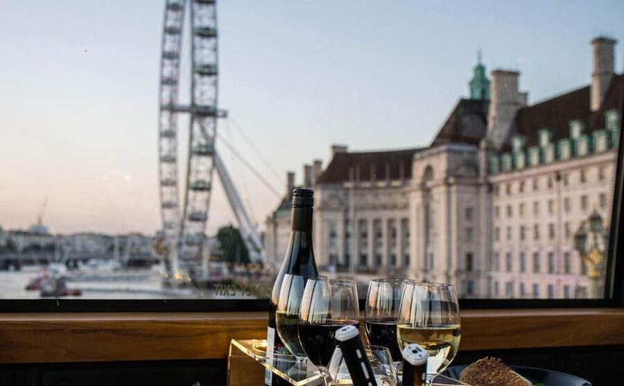 Gastronomic 6-course fine-dining dinner on Luxury London Bus - How the three-hour route unfolds