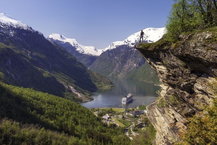Geiranger: Bus Tour with Multilingual Audio Guide - Why Geiranger looks best from the mountain roads
