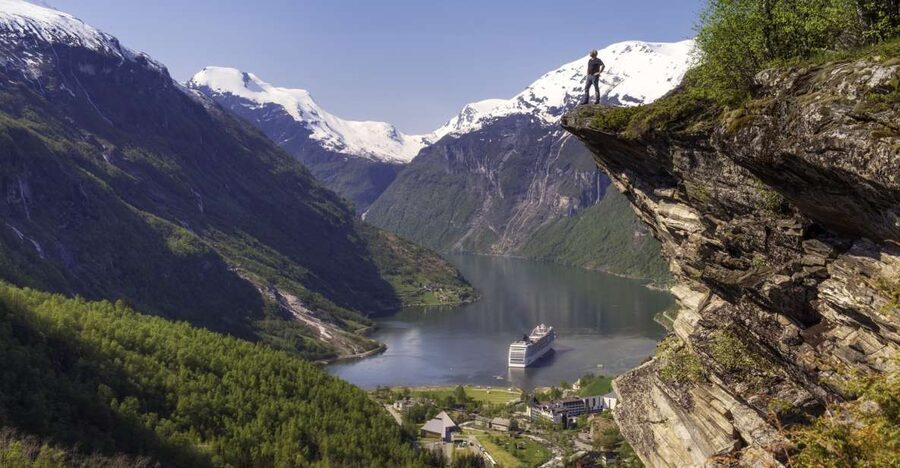 Geiranger: Bus Tour with Multilingual Audio Guide - Flydalsjuvet: the first major viewpoint