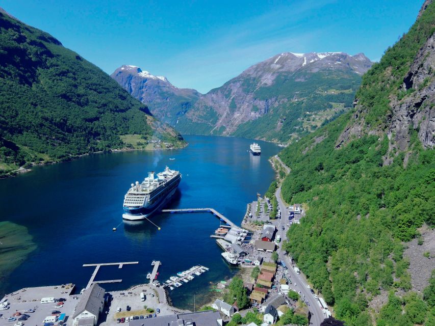 Geiranger: Bus Tour with Multilingual Audio Guide - Meeting the bus between the pier and village