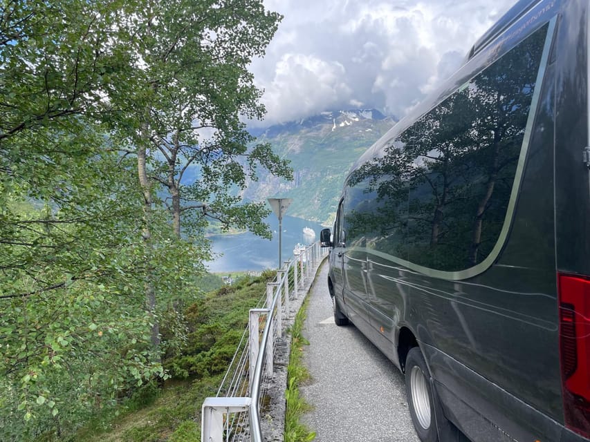 Geiranger Dalsnibba: mini bus tour - Reaching Dalsnibba viewpoint