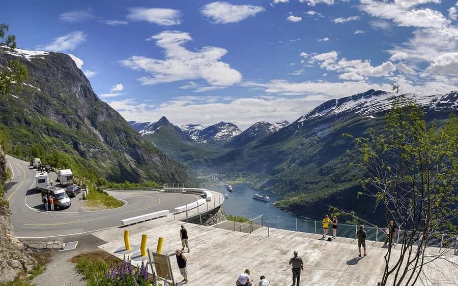 Geiranger: Panorama Bus Tours 1,5/2hr (Highlights viewpoint) - Timing, cruise access, and the meeting point