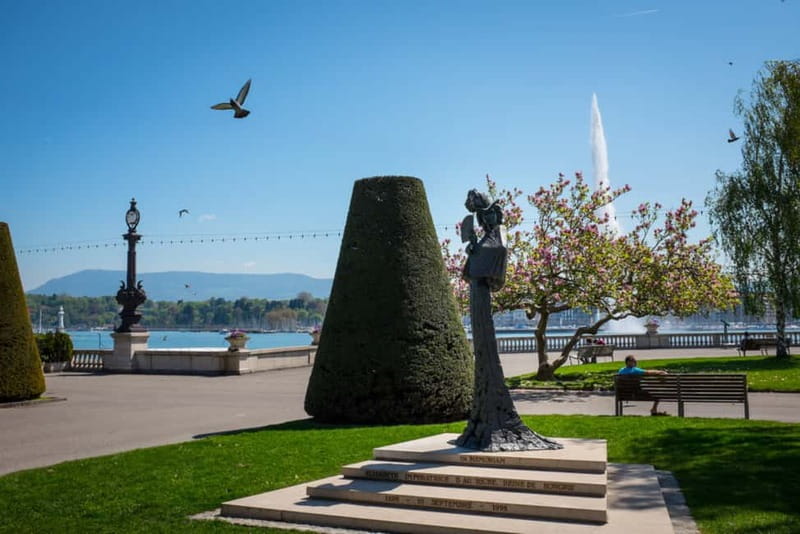 Geneva: Hop-on Hop-Off Bus & Scenic Mini-Train Tour - Who will get the most from this tour?