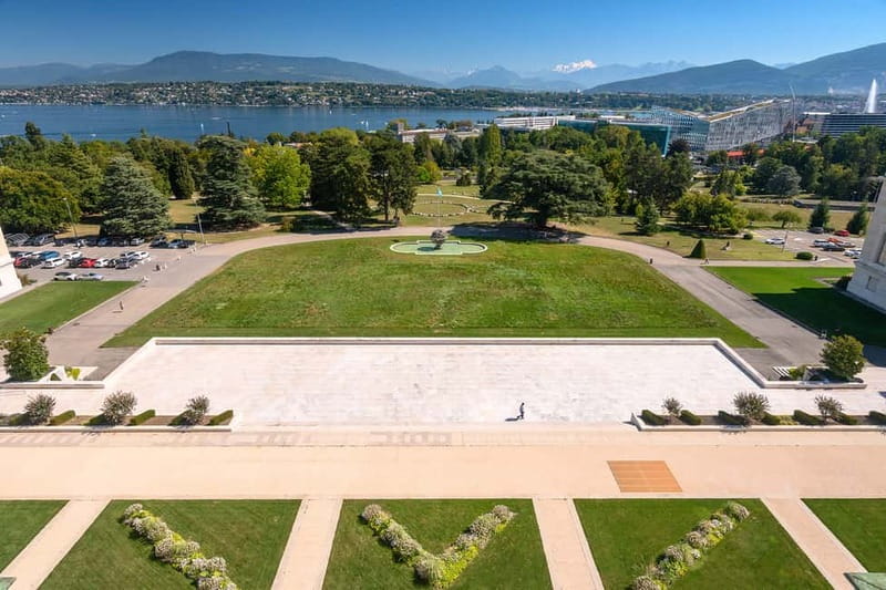 Geneva: Open-Top Sightseeing Bus Tour - Key points at a glance