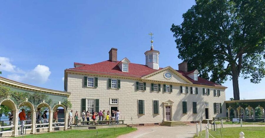 George Washington's Mount Vernon Tour & Old Town Alexandria - Entering Mount Vernon Estate
