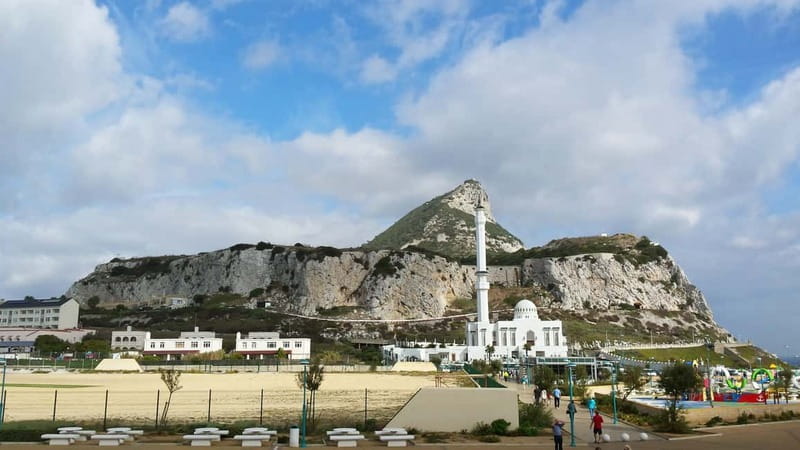 Gibraltar: Guided Tour by Bus Including Tickets - Queens Balcony and the high views