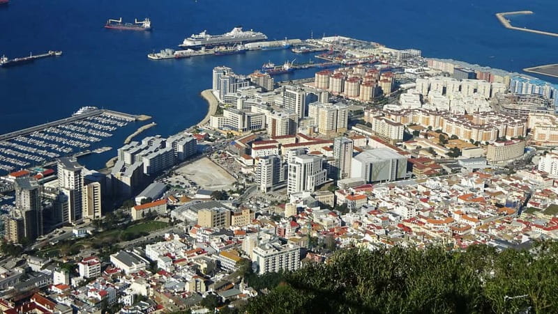 Gibraltar: Guided Tour by Bus Including Tickets - The guides and the value of live commentary