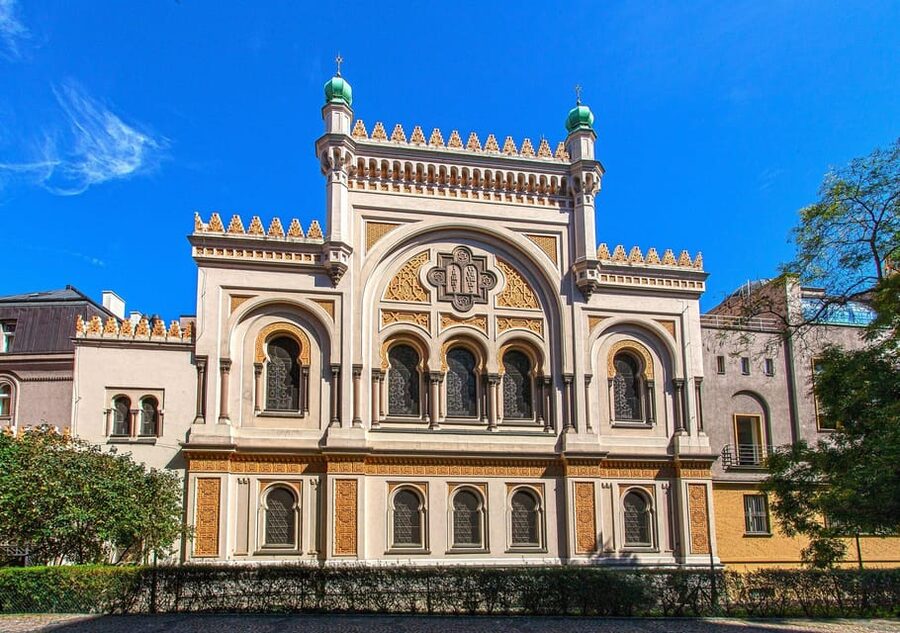 Go City Prague Pass - Top Attractions and Hop-On Hop-Off Bus - Pilsner Urquell offers more than a standard tasting