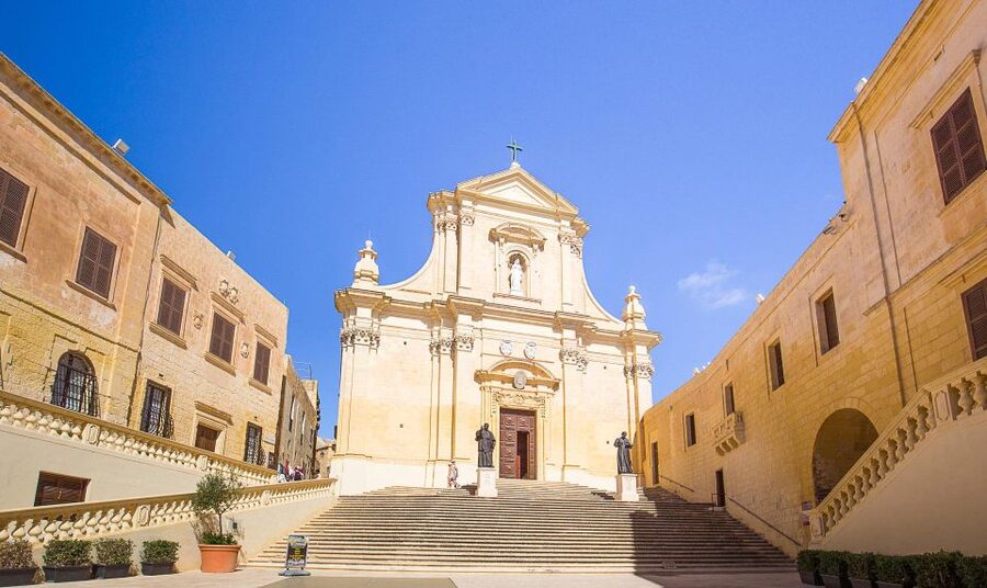 Gozo Day Pass Ferry and Hop-on Hop-off buses with audio Tour - Blue Route: Marsalforn, Ġgantija, and Ramla