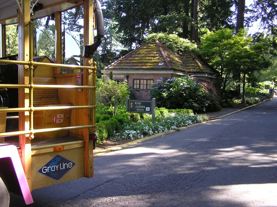 Gray Line Pink Trolley 2-Day Hop-On Hop-Off Tour Ticket - Why the Pink Trolley works well for a first day in Portland