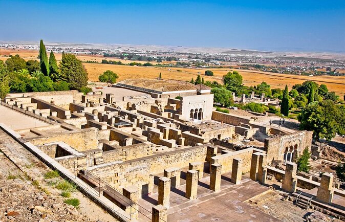 Guided tour of Medina Azahara in Spanish with Bus. Official Guides - Key points at a glance