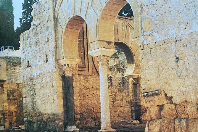 Guided tour of Medina Azahara in Spanish with Bus. Official Guides - Timing, pace, and practical comfort
