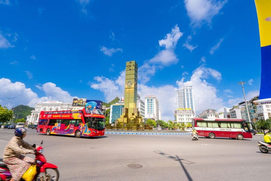 Ha Long: City Sightseeing Hop-On Hop-Off Bus Tour - Sun World, the Ferris wheel, and the entertainment side of Ha Long