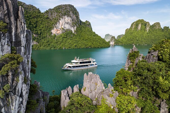 Halong bay Luxur Cruise Day trip: Buffet lunch & Limousine bus - Reaching Tuan Chau Harbor around noon