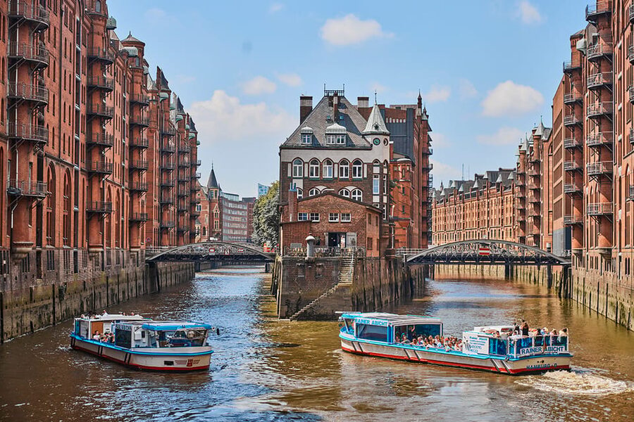 Hamburg: Harbor Cruise and Bus City Hop-On Hop-Off Tour - The 90-minute bus tour across Hamburg