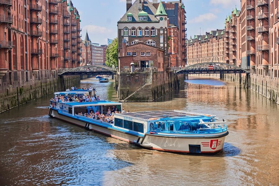Hamburg: Harbor Cruise and Bus City Hop-On Hop-Off Tour - How to use the hop-on, hop-off option wisely